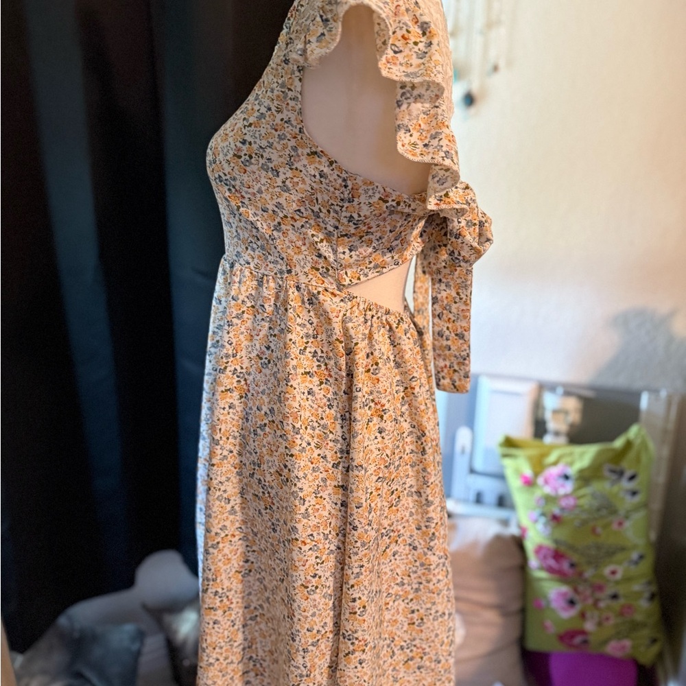 Floral One-Shoulder Dress - Picture 3 of 4